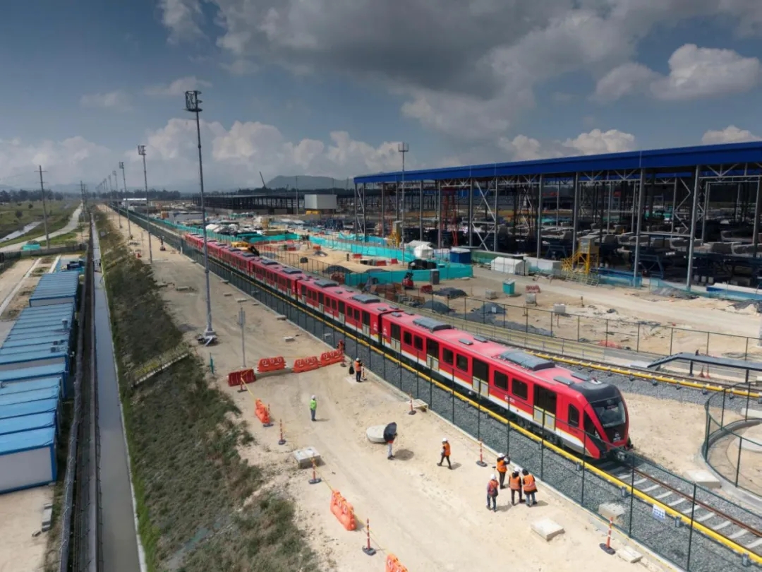 项目重要里程碑，哥伦比亚波哥大地铁首列列车上线动态测试